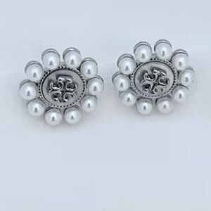 ❌Price Drop ❌Tori Burch Logo Plaque-Pearl Detailing Earrings.